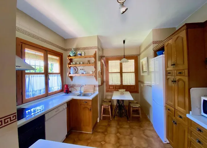 Precioso Chalet En Almunecar Junto Al Mar Con Garage Privado
