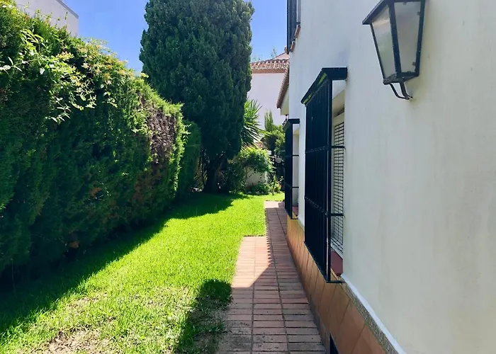 Precioso Chalet En Almunecar Junto Al Mar Con Garage Privado